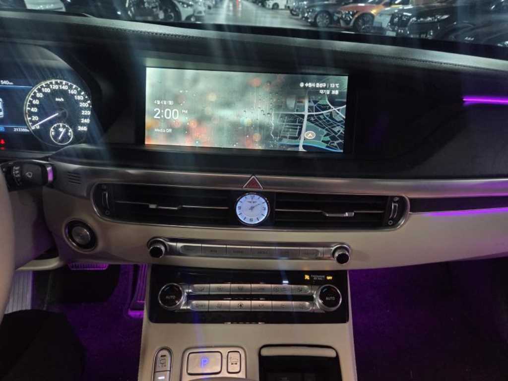 Genesis G90 - Vista 10