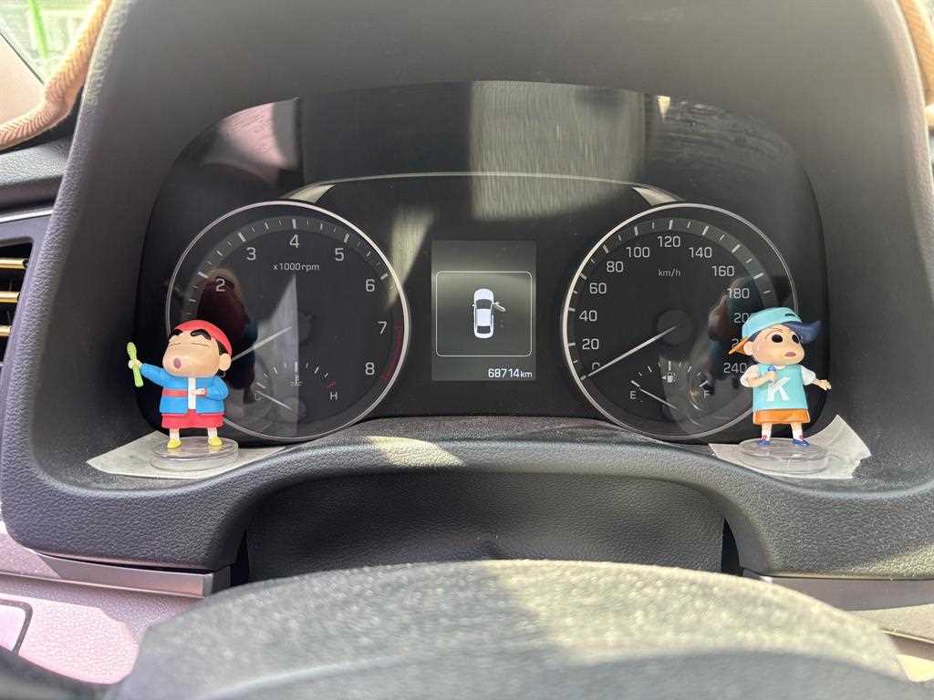 HYUNDAI Avante - Vista 2