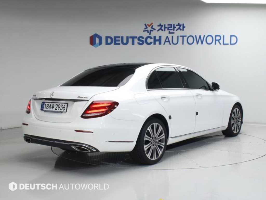 Mercedes Benz E class - Vista 3