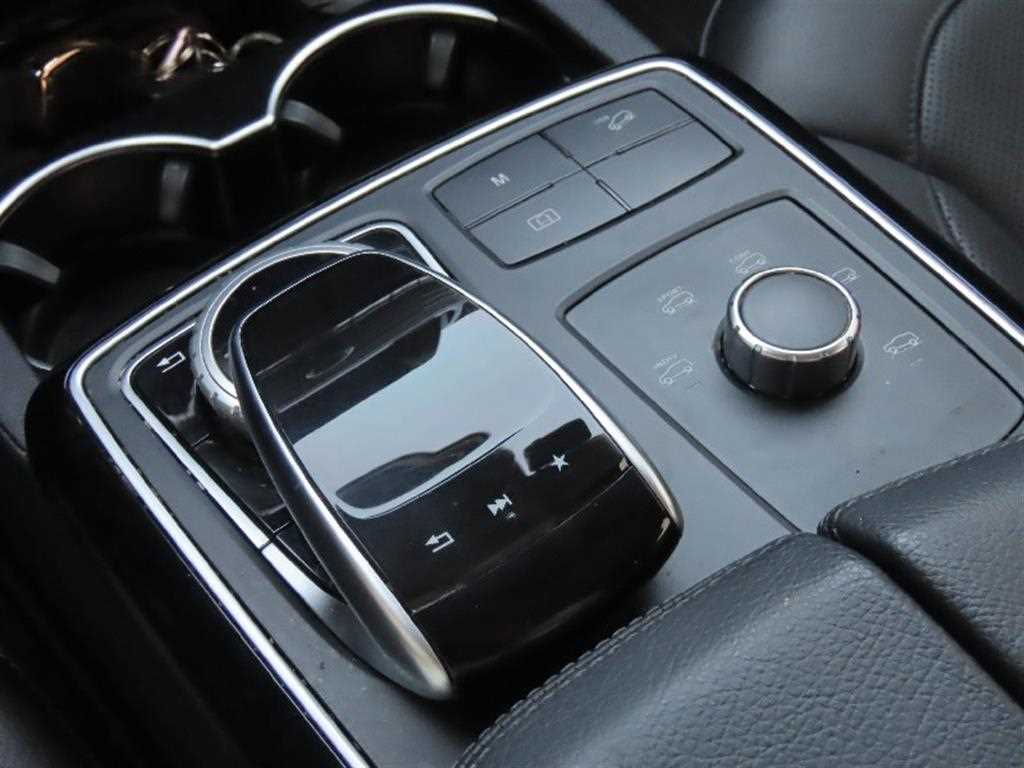 Mercedes Benz GLE Class - Vista 7