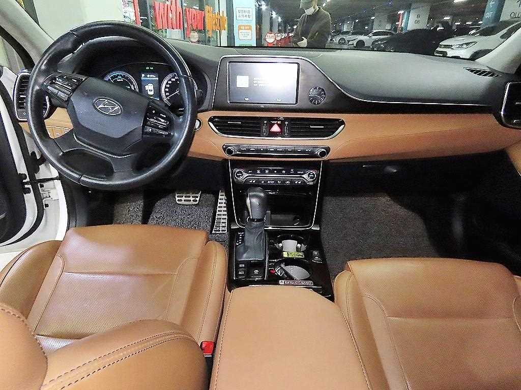 HYUNDAI Grandeur - Vista 10