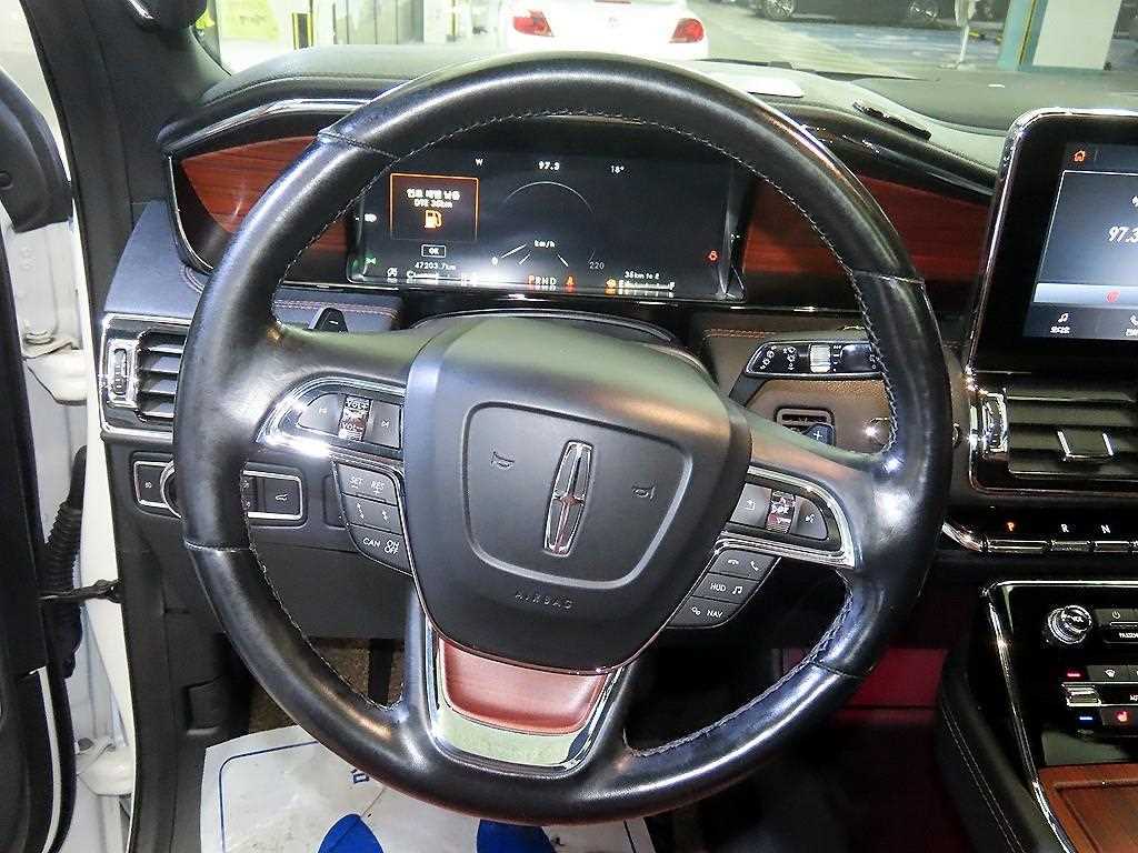 Lincoln Navigator - Vista 8