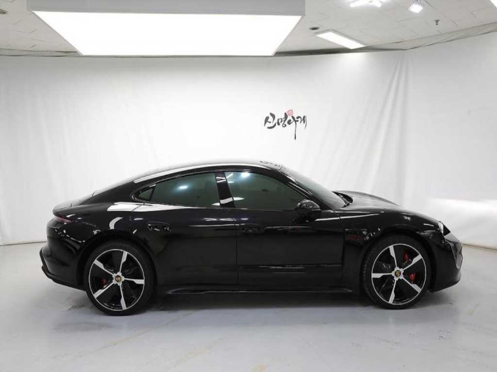 Porsche Taycan - Vista 3