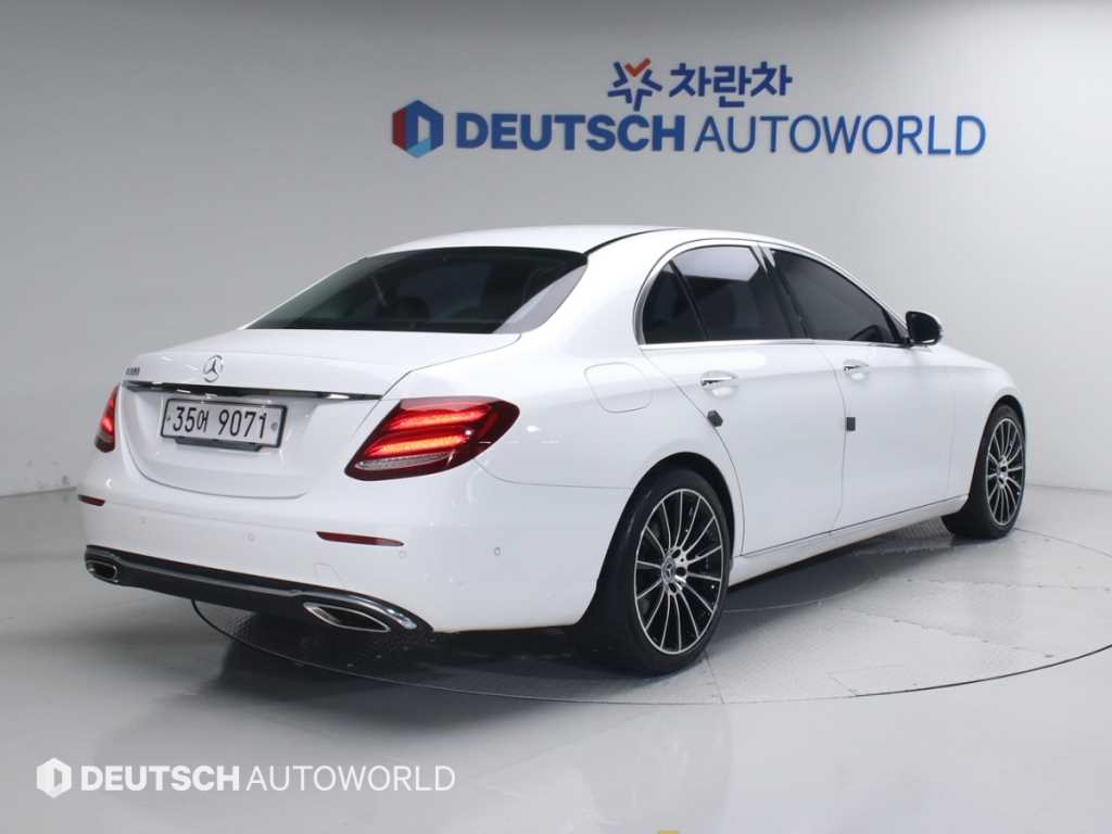 Mercedes Benz E class - Vista 2