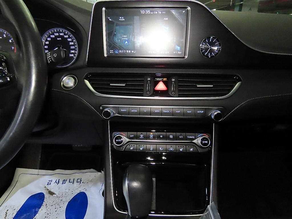 HYUNDAI Grandeur - Vista 11