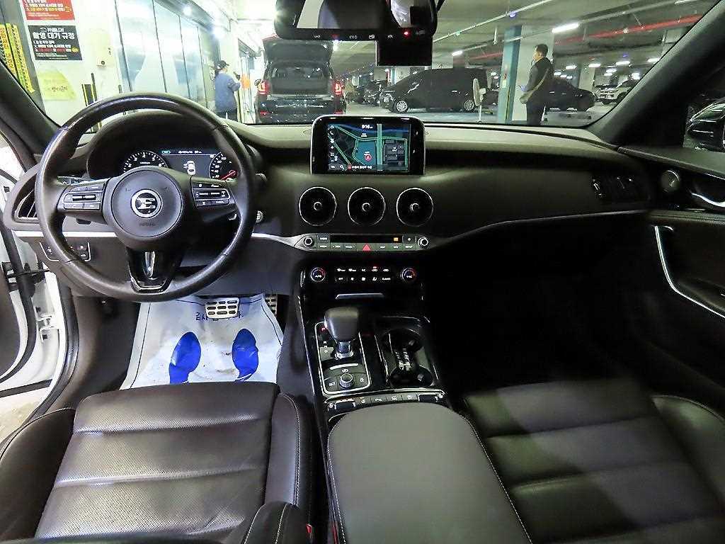 KIA Stinger - Vista 10