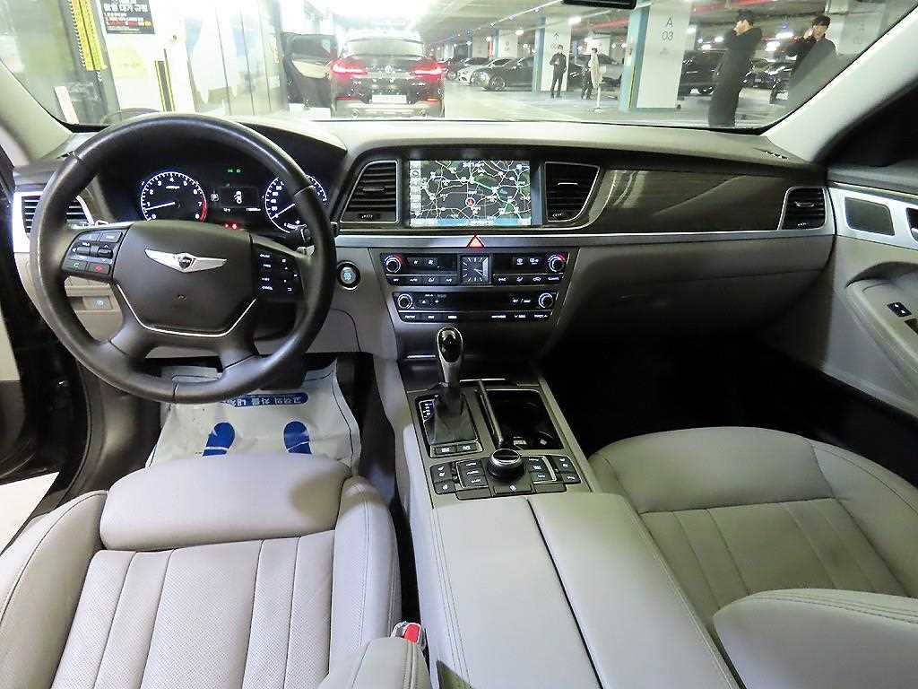 HYUNDAI Genesis - Vista 10