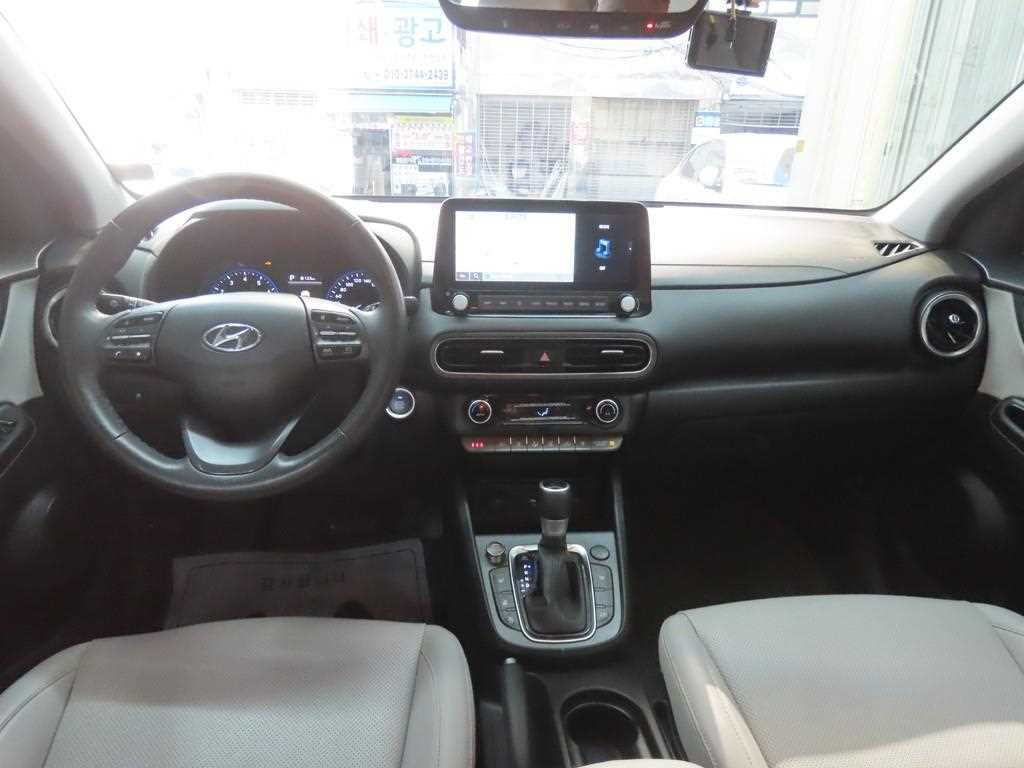 HYUNDAI Kona - Vista 7