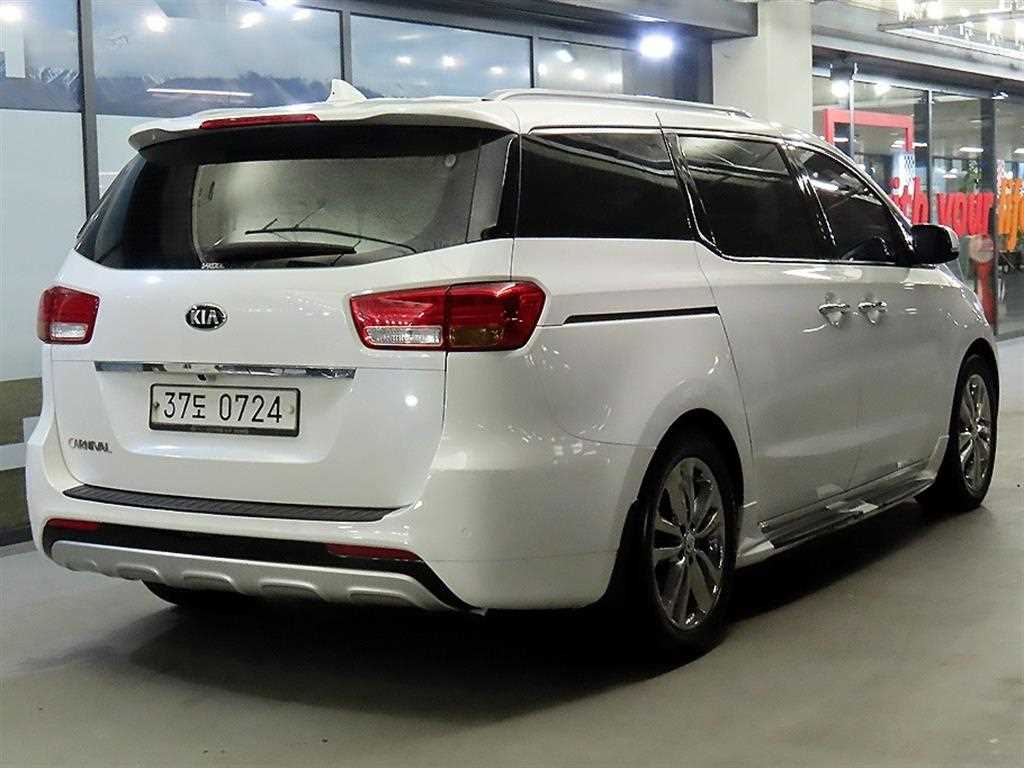 KIA Carnival - Vista 4