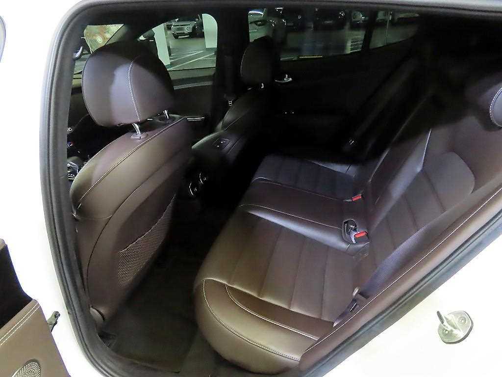 KIA Stinger - Vista 7