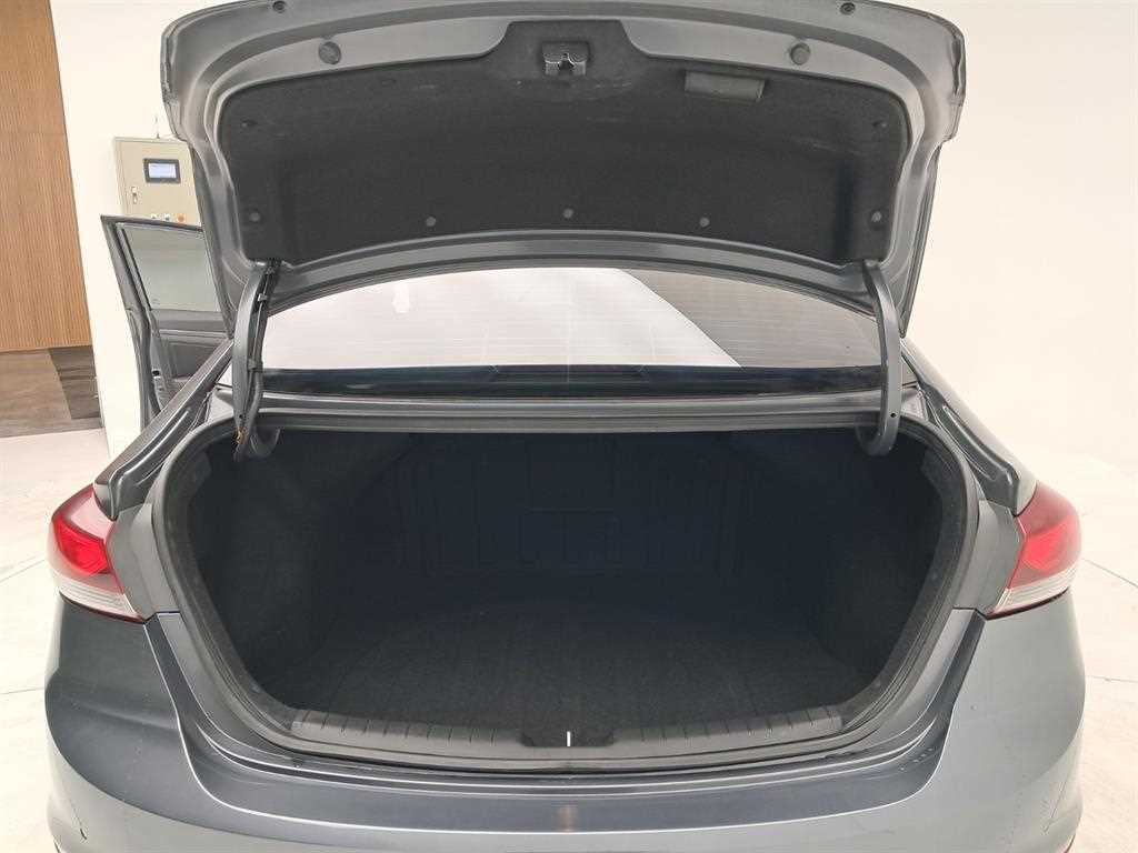 HYUNDAI Avante 2018 Gris - Importación desde Corea - HF Imports Iquique - Foto 16