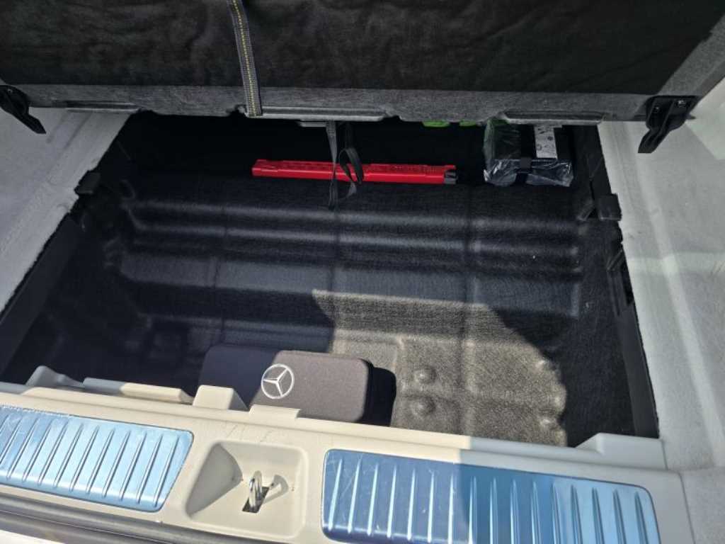 Mercedes Benz EQE - Vista 8