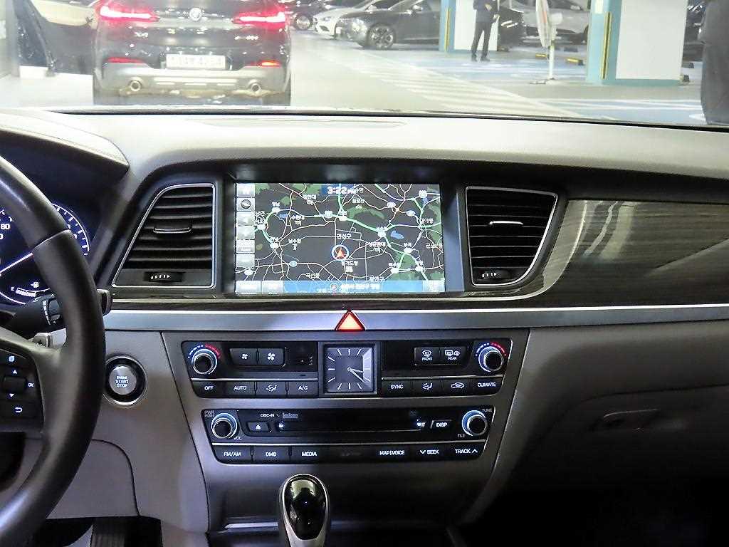 HYUNDAI Genesis - Vista 11