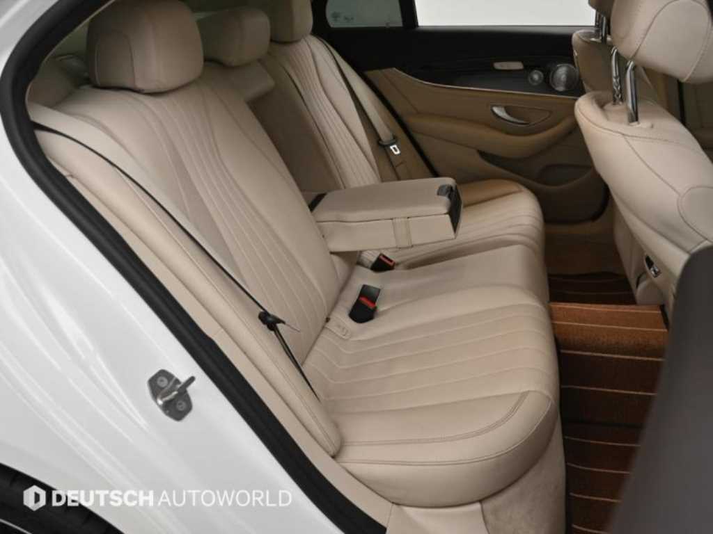 Mercedes Benz E class - Vista 12