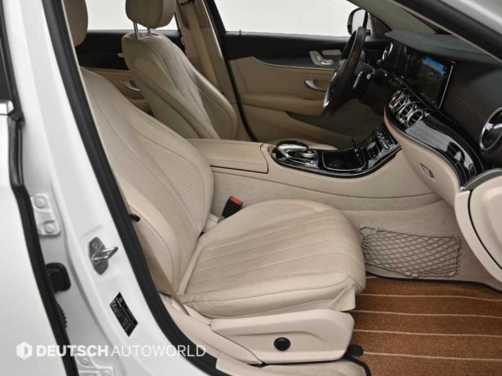 Mercedes Benz E class - Vista 10