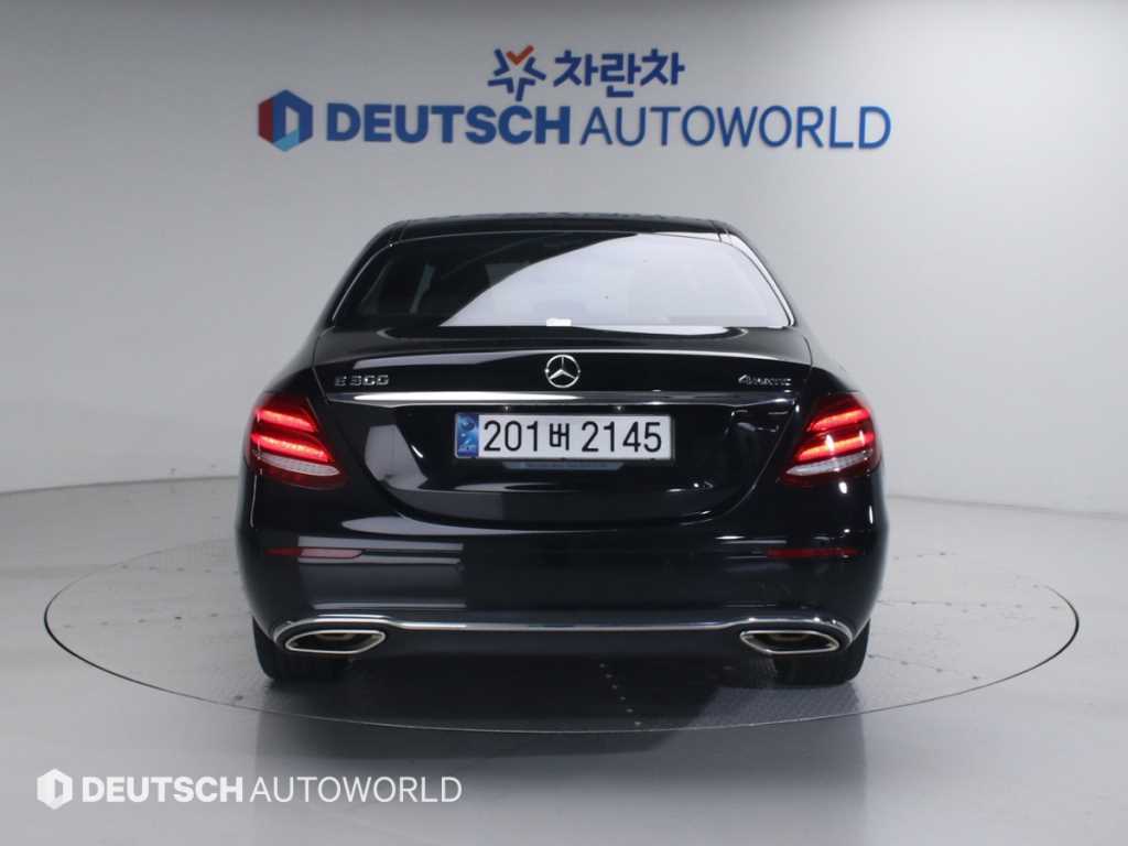 Mercedes Benz E class - Vista 4