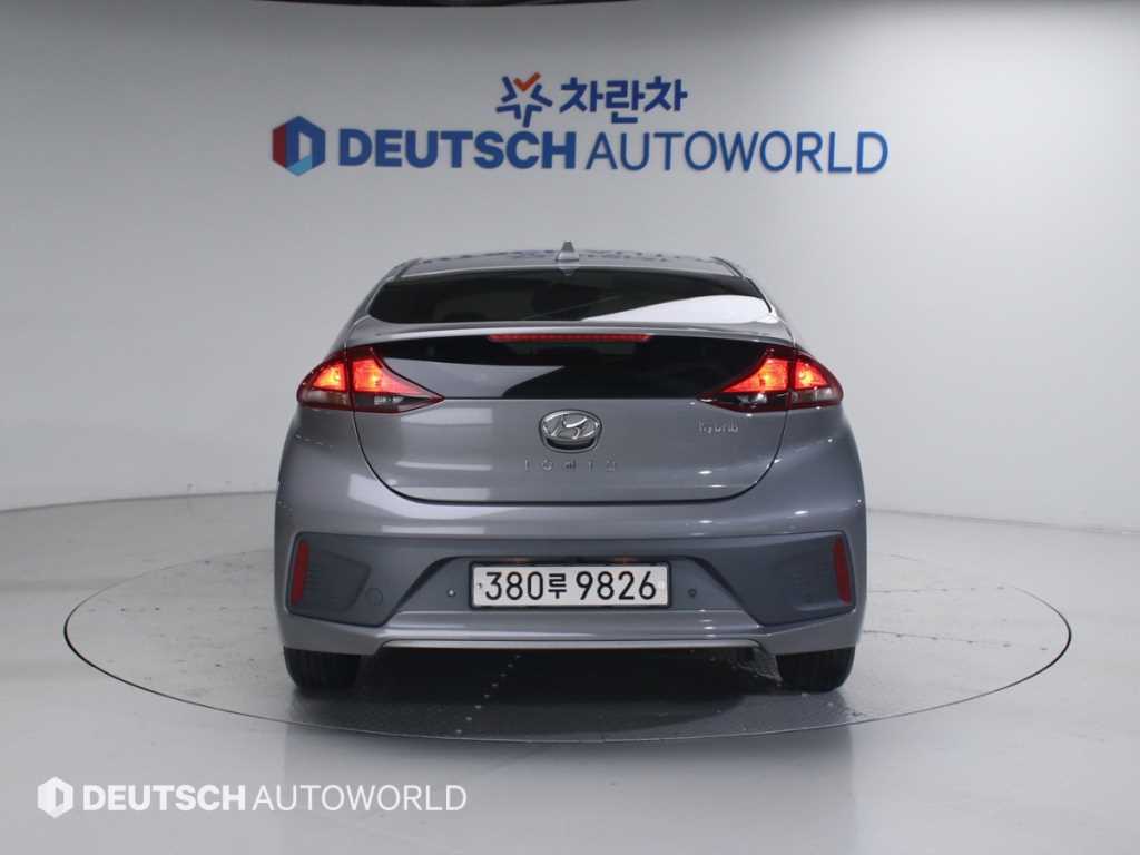 HYUNDAI Ioniq - Vista 4