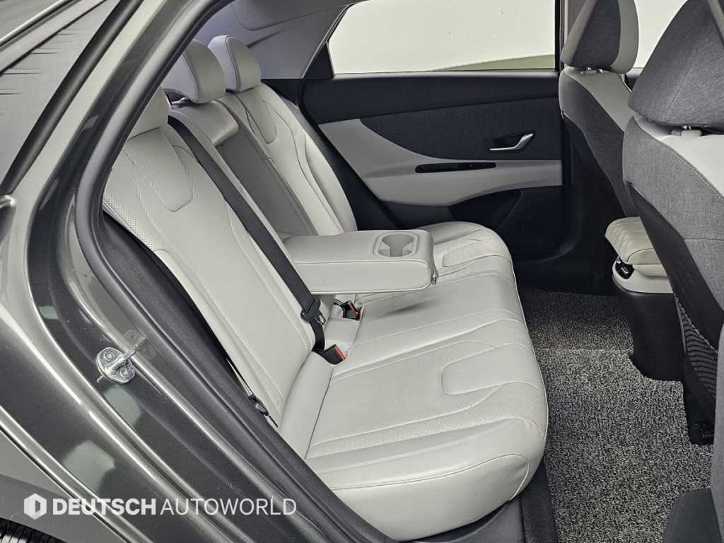 HYUNDAI Avante - Vista 12