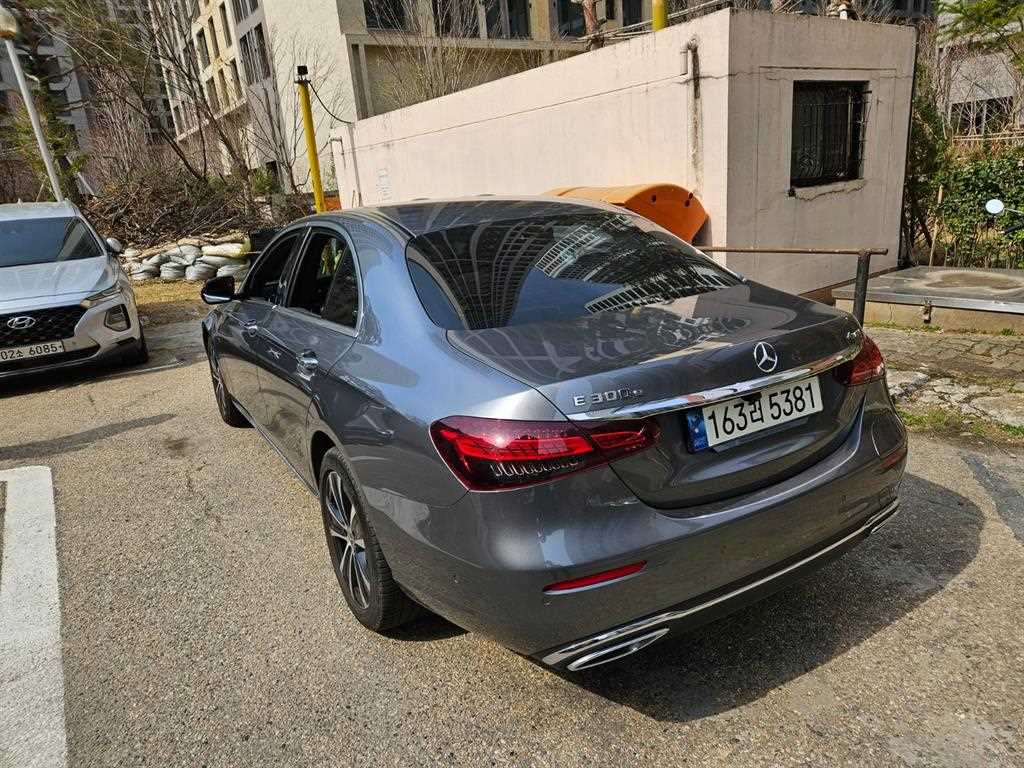 Mercedes Benz E class - Vista 5