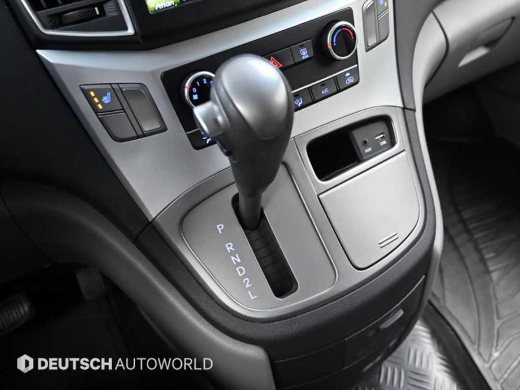 HYUNDAI Starex - Vista 9