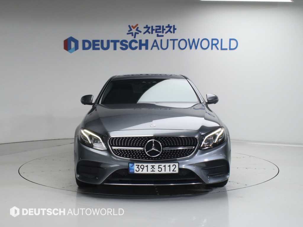 Mercedes Benz E class - Vista 4