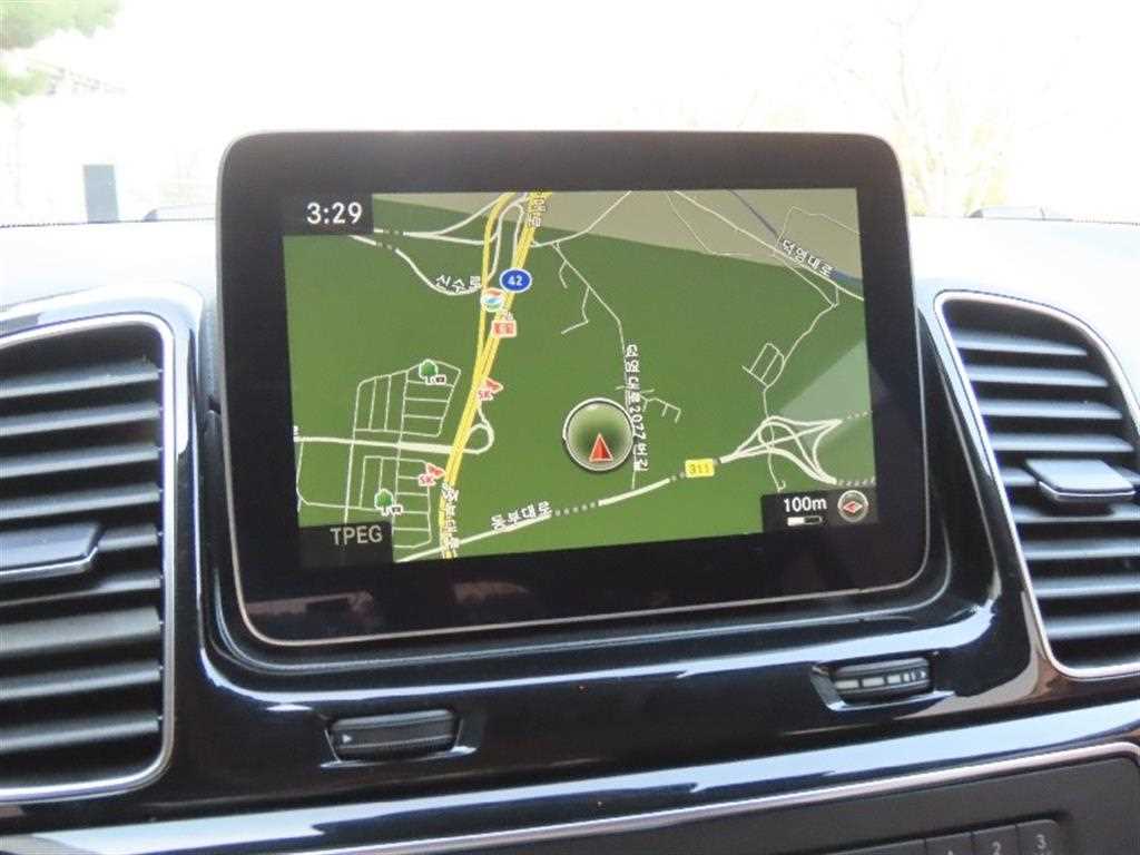 Mercedes Benz GLE Class - Vista 9