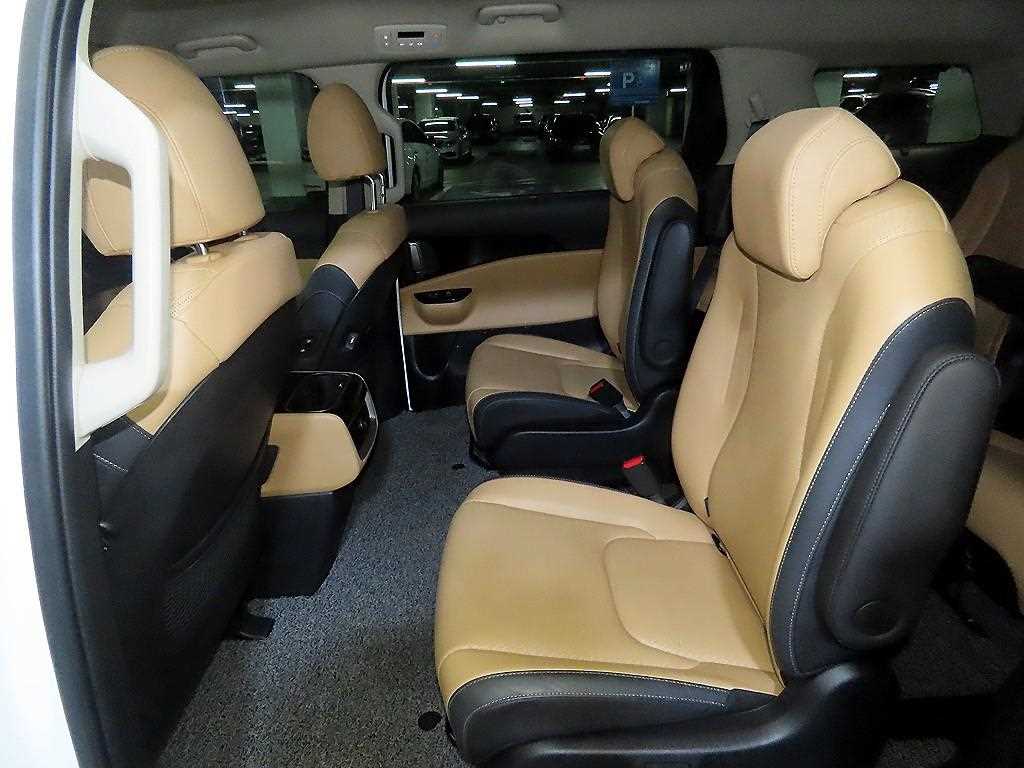 KIA Carnival - Vista 7