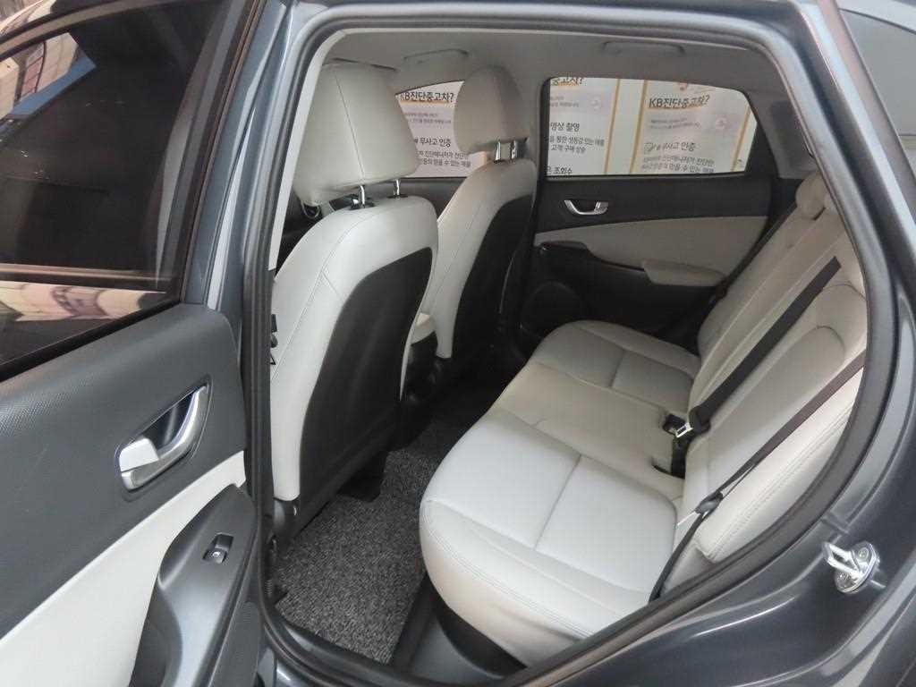 HYUNDAI Kona - Vista 6