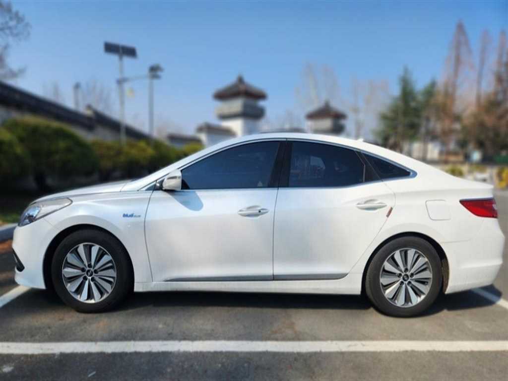 HYUNDAI Grandeur - Vista 3