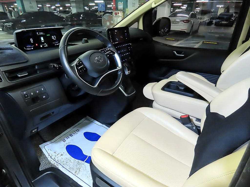 HYUNDAI Staria - Vista 10