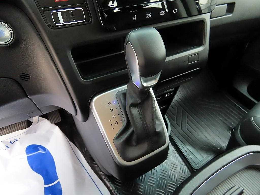 HYUNDAI Staria - Vista 10