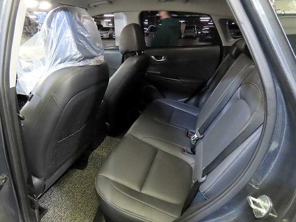 HYUNDAI Kona - Vista 7