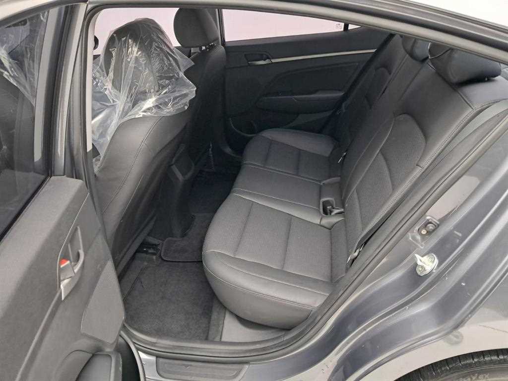 HYUNDAI Avante - Vista 12