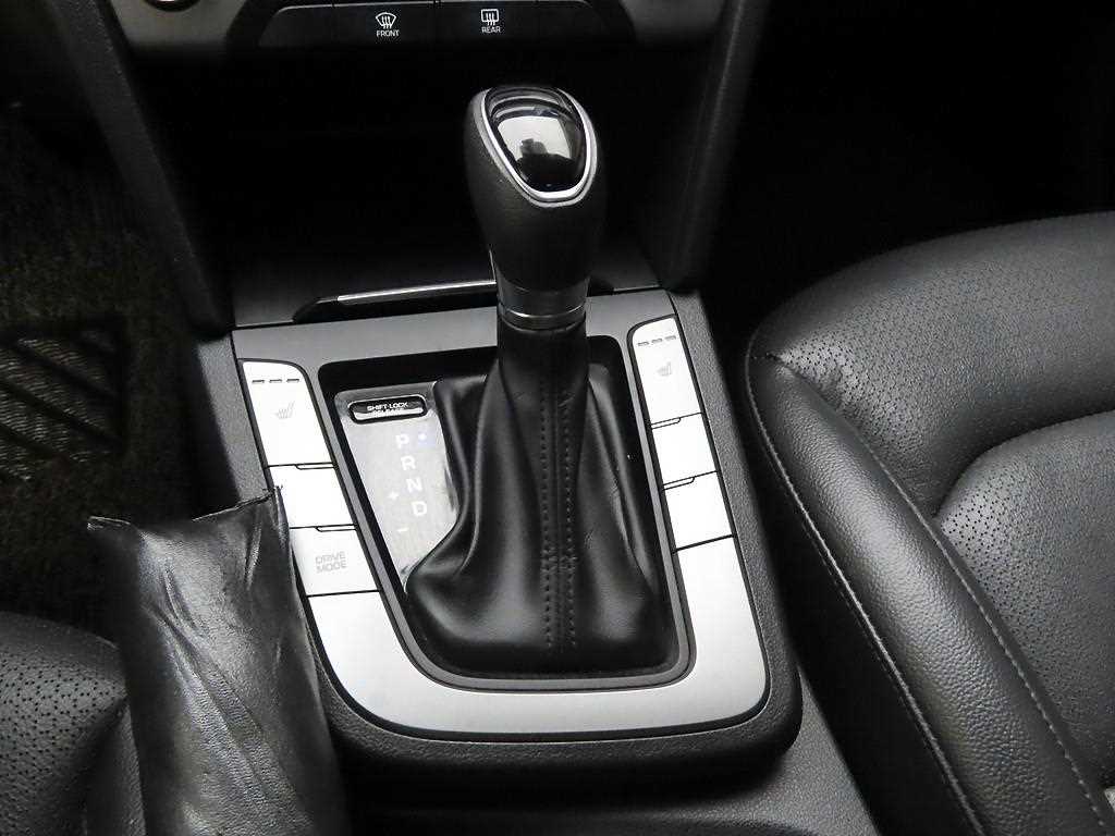 HYUNDAI Avante - Vista 10