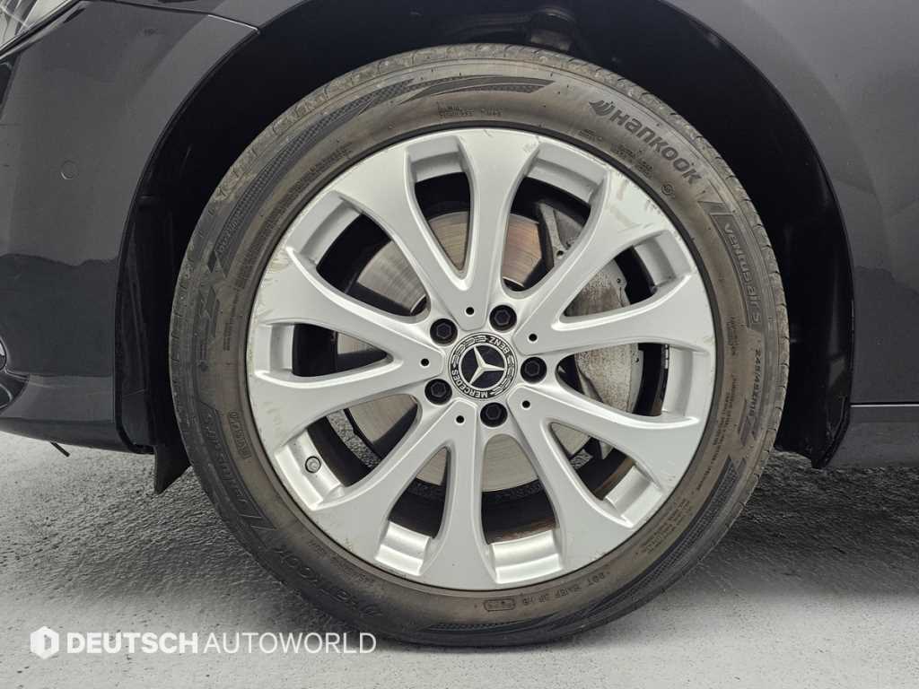 Mercedes Benz E class - Vista 5