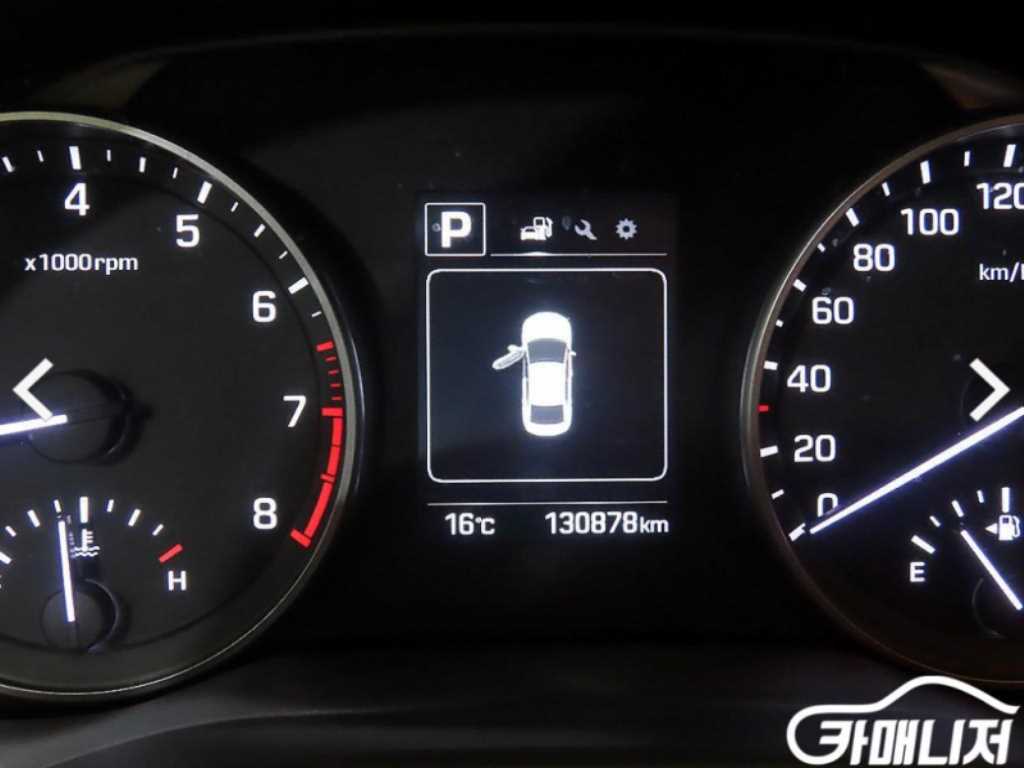 HYUNDAI Avante - Vista 9