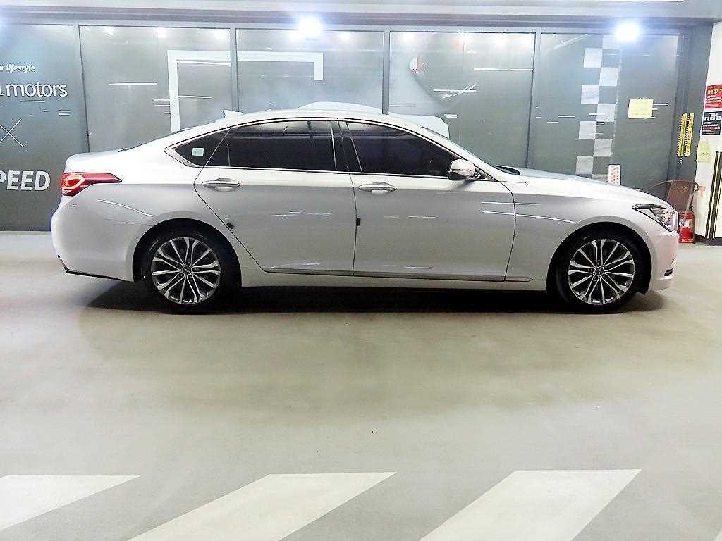HYUNDAI Genesis - Vista 3