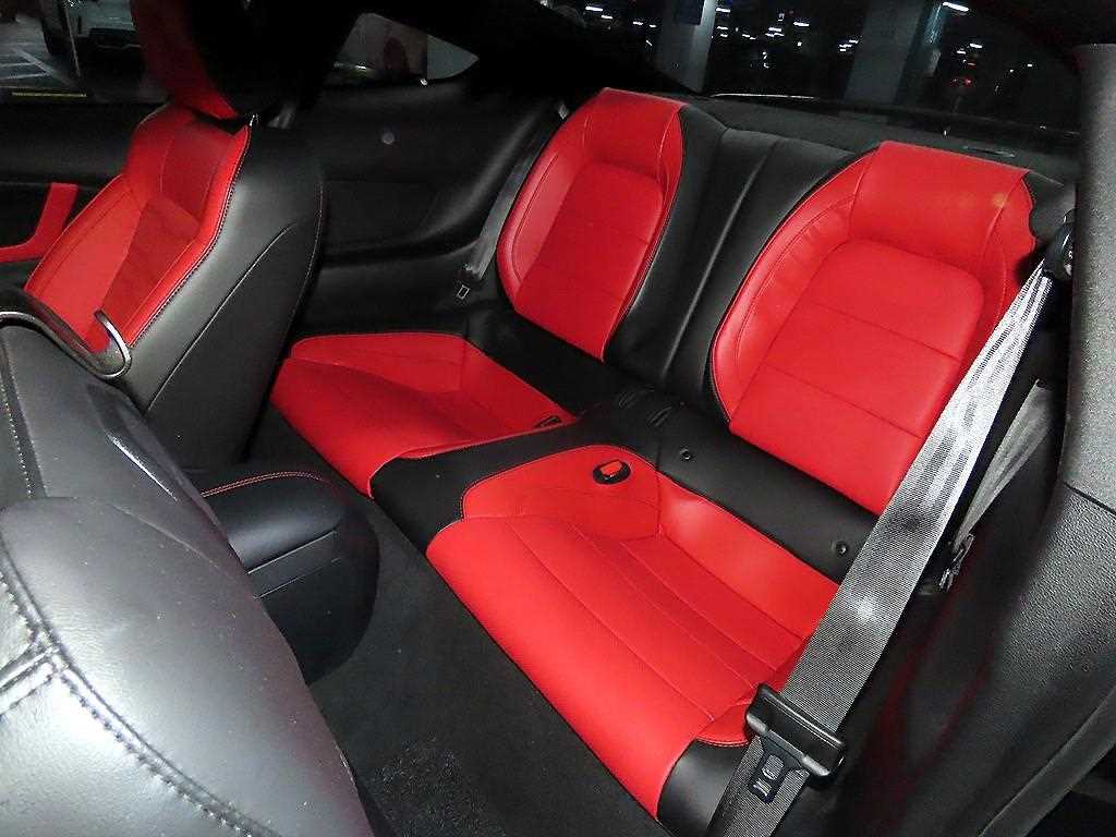 Ford Mustang - Vista 7