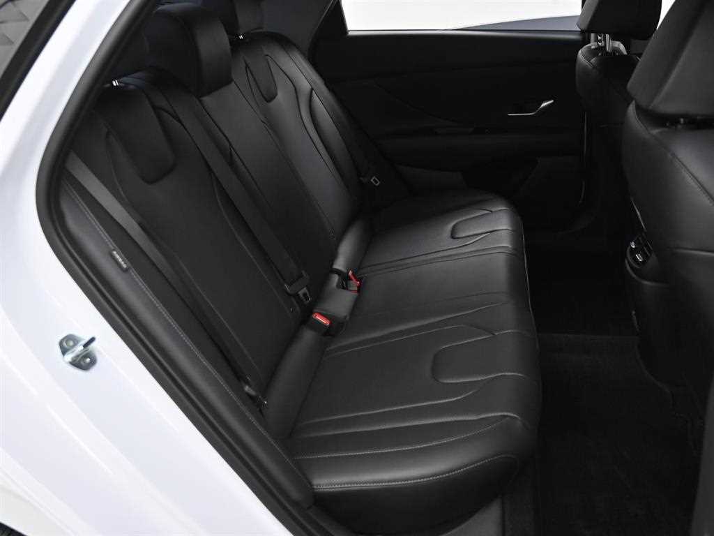 HYUNDAI Avante - Vista 12