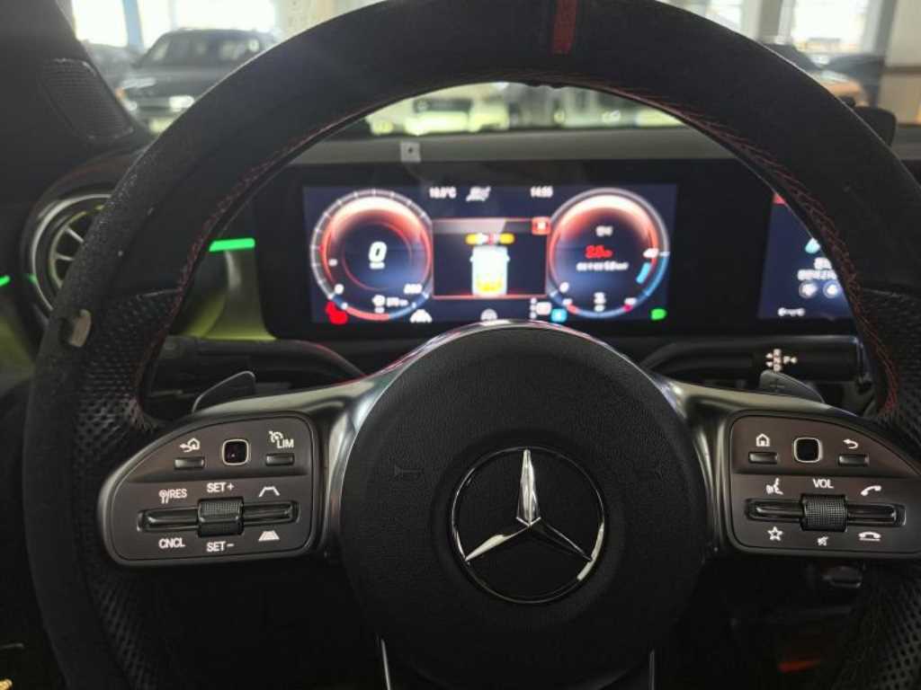 Mercedes Benz CLA Class - Vista 5