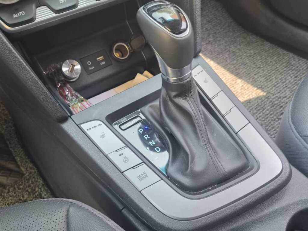 HYUNDAI Avante - Vista 12