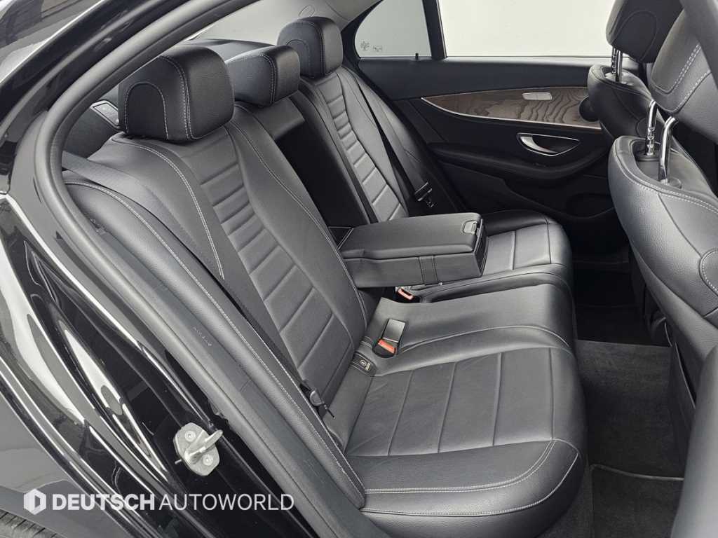 Mercedes Benz E class - Vista 12