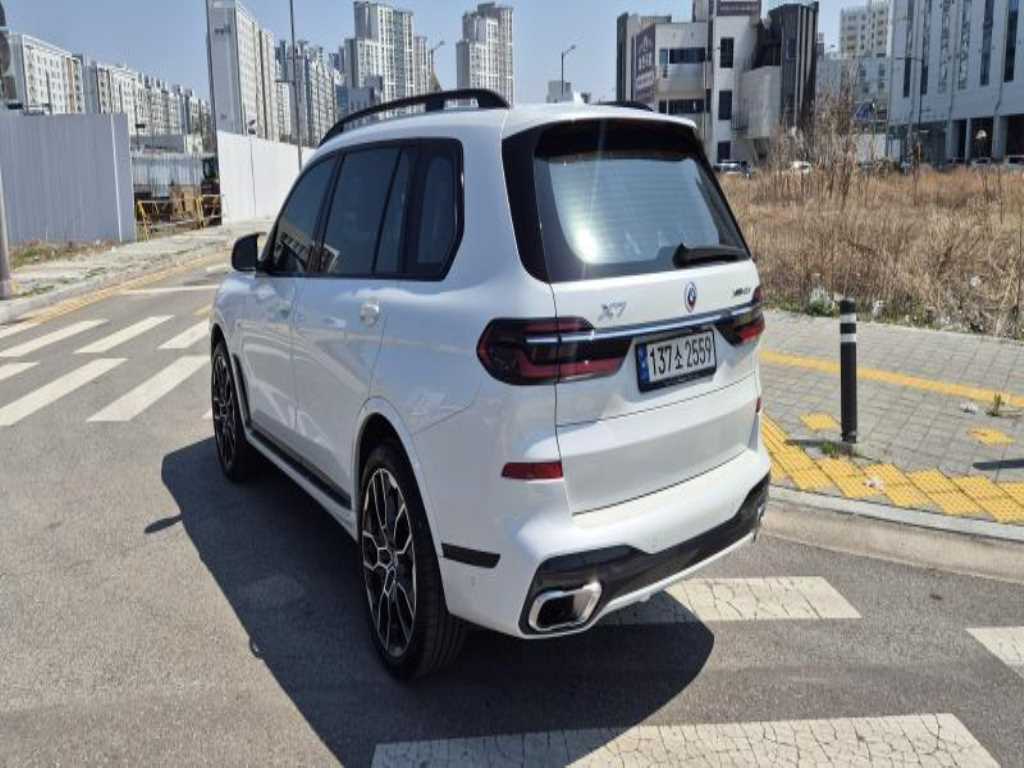 BMW X7 - Vista 3