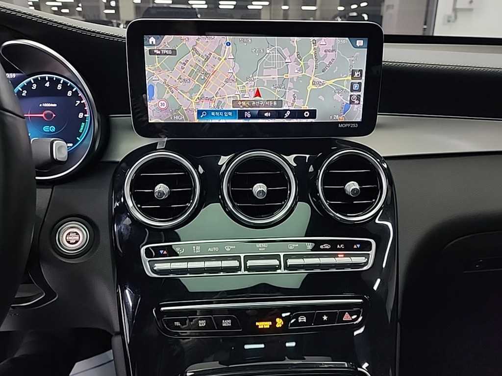 Mercedes Benz GLC Class - Vista 10