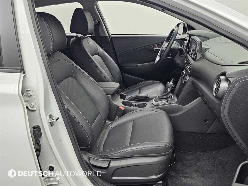 HYUNDAI Kona - Vista 10