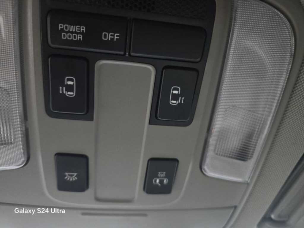 KIA Carnival - Vista 11