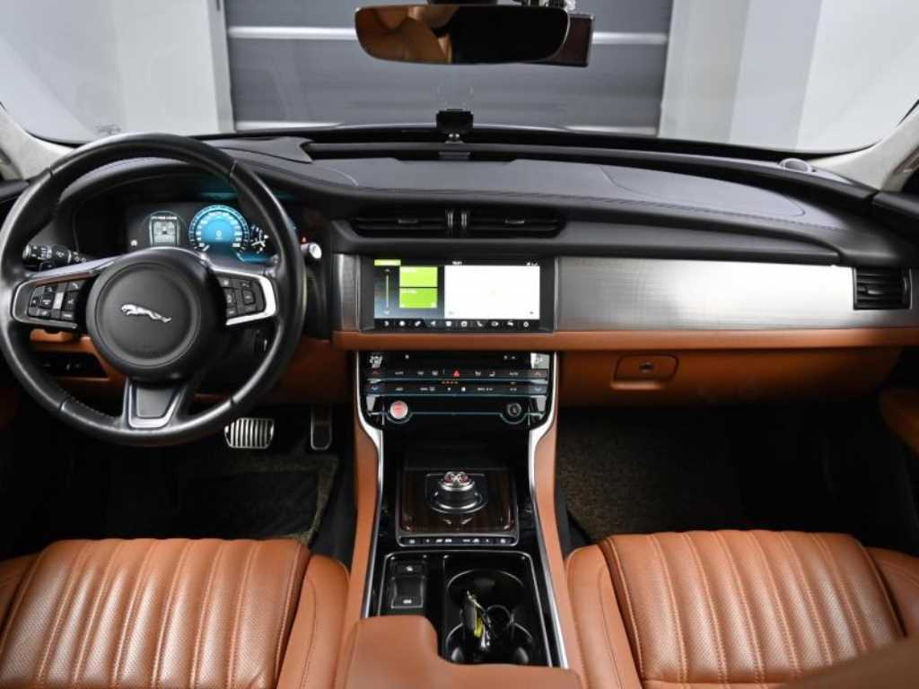 Jaguar XF - Vista 7
