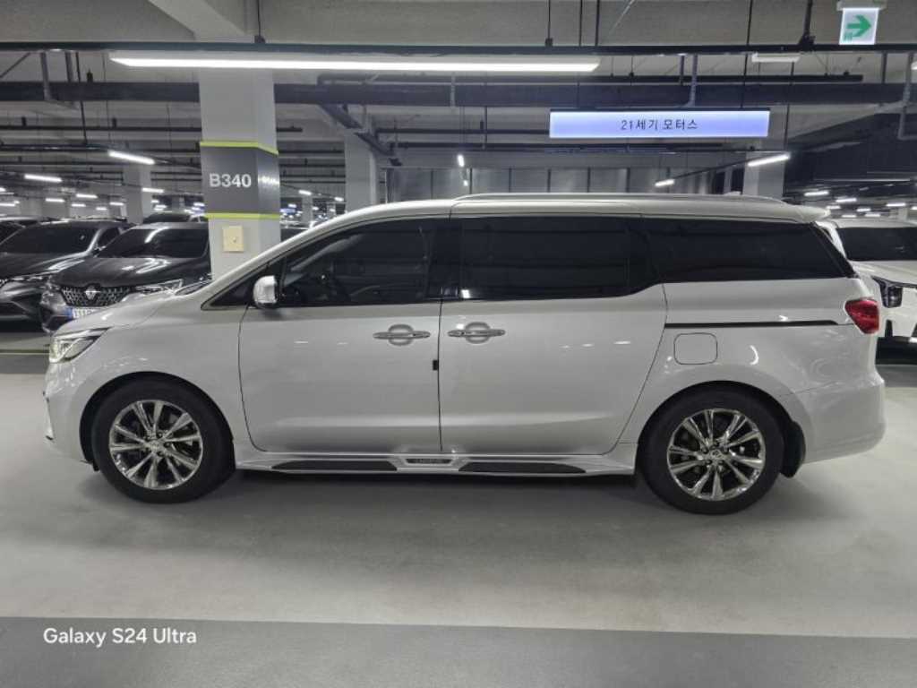 KIA Carnival - Vista 3