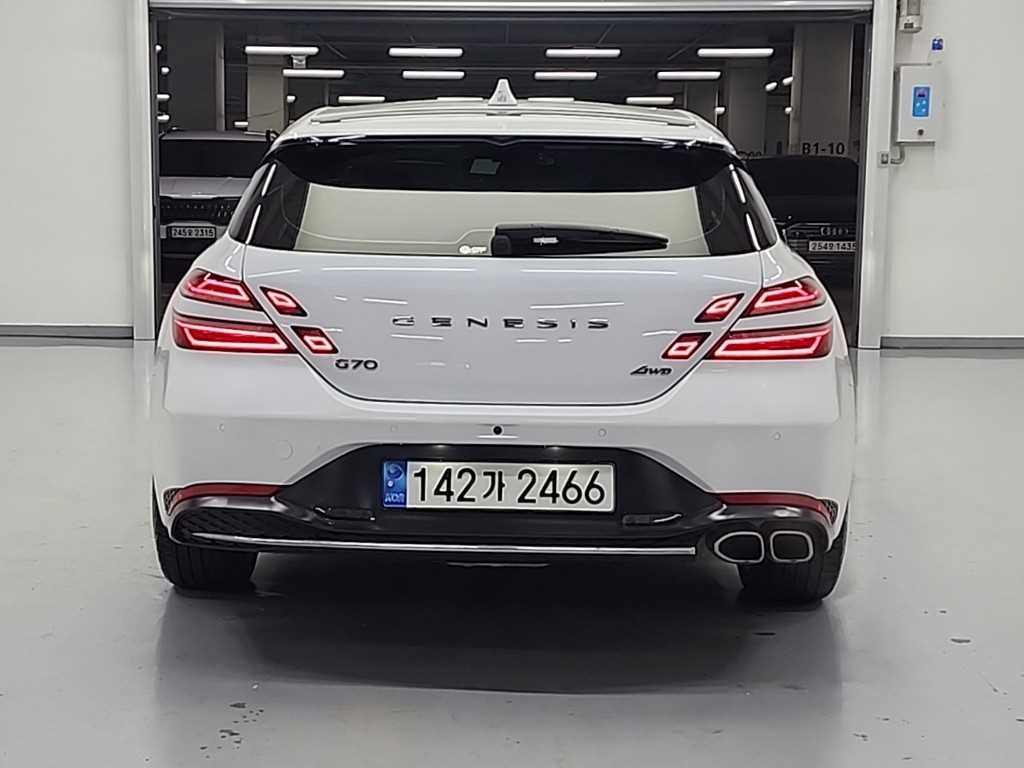 Genesis G70 - Vista 3