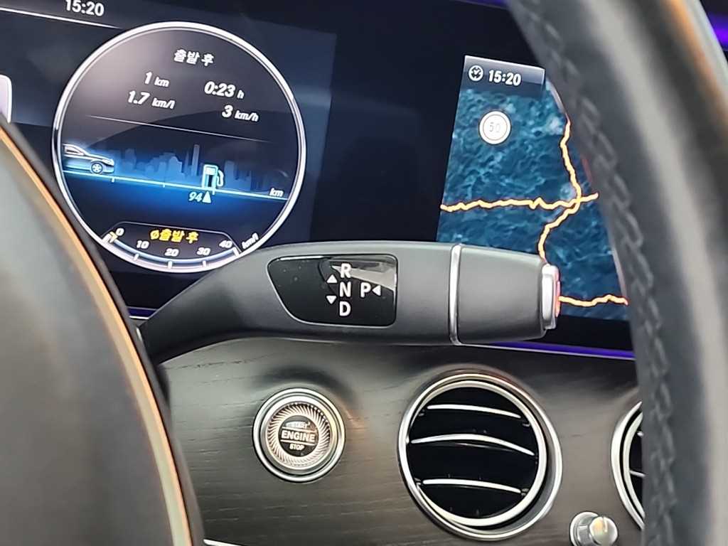 Mercedes Benz E class - Vista 8